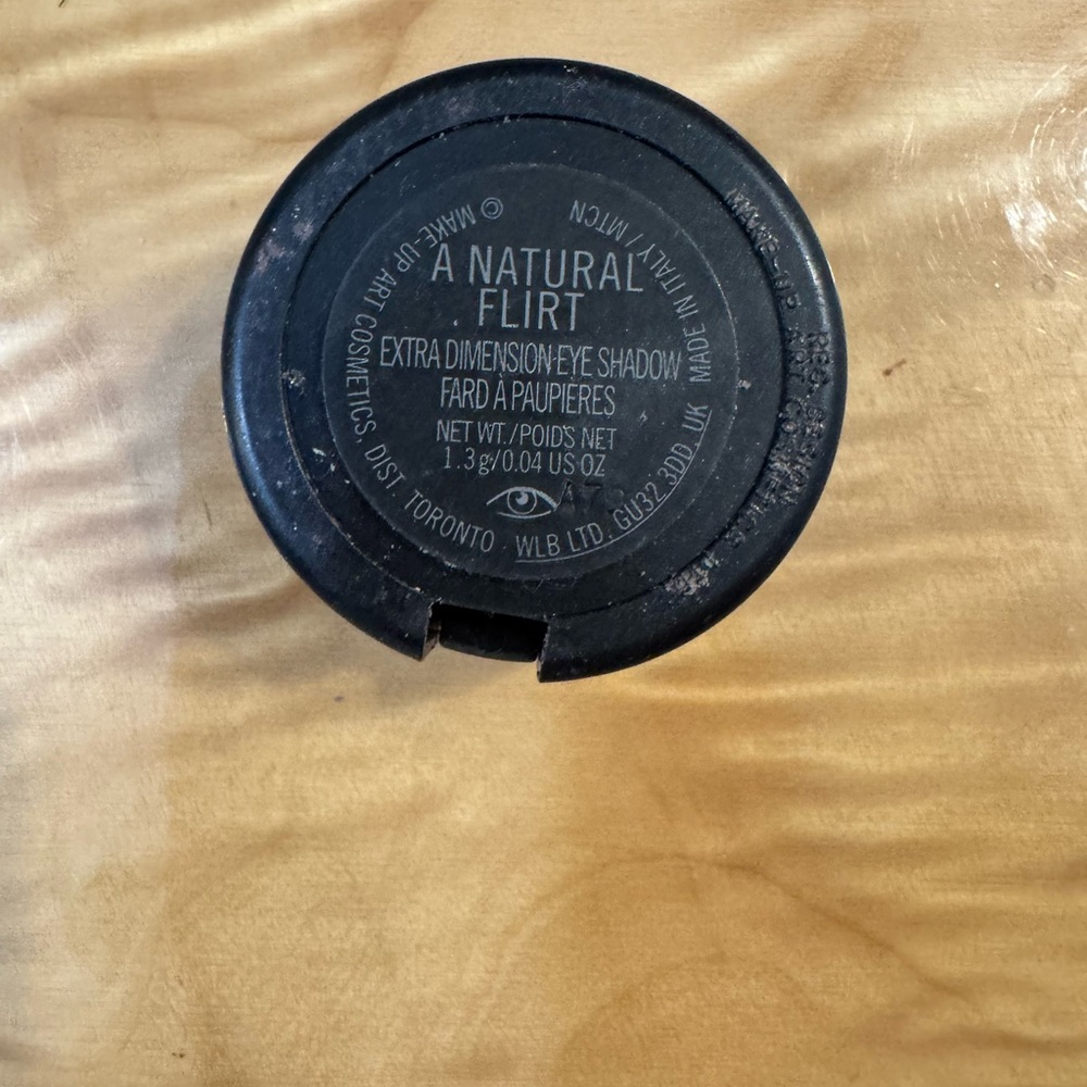 MAC Cosmetics Shimmery Natural Flirt Eyeshadow - Picture 2 of 3